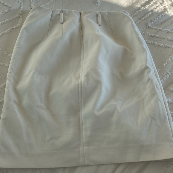 White pencil skirt - Picture 2 of 3